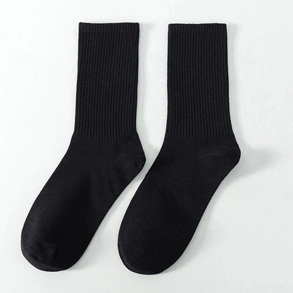 6 Pairs Middle Tube Socks For Men And Women Solid Colour In White and Black Fashion Sweat Absorption Breathable and Casual