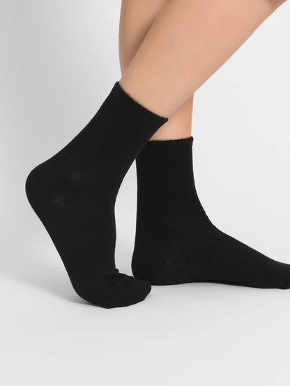 6/12 Pairs Middle Tube Socks For Men And Women Solid Colour In White and Black Fashion Sweat Absorption Breathable and Casual