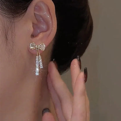 Temperament Bowknot Dangle Stud Earrings For Women Chic Gold Color Shiny Rhinestone Long Earrings Fashion Trendy Jewelry