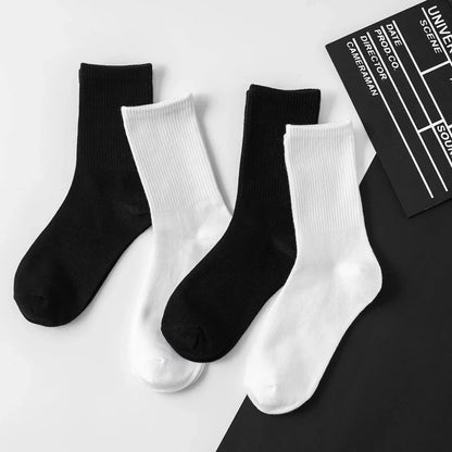 6 Pairs Middle Tube Socks For Men And Women Solid Colour In White and Black Fashion Sweat Absorption Breathable and Casual